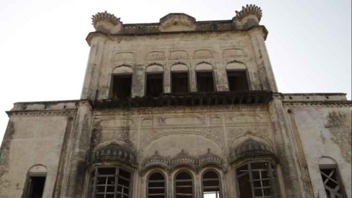 पंजाब का वो गांव जहां करोड़ों की कोठियां खाली पड़ी हैं, आखिर लोग क्यों छोड़ रहे हैं अपना घर?
